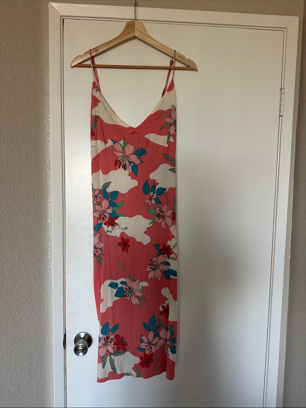 Amuse Society Coral & Cream Floral Midi Slip Dress